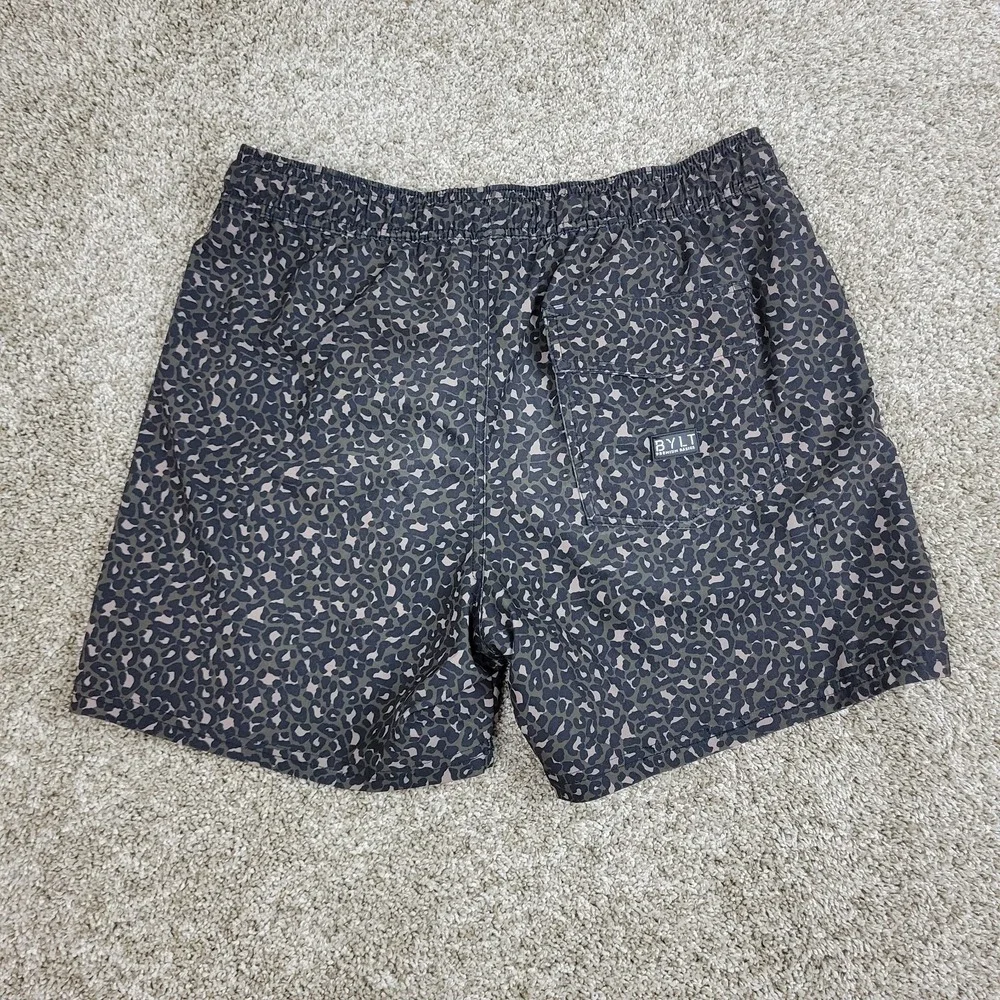 BYLT Premium Basics Mens Medium Animal Print Performance Shorts Elastic Waist